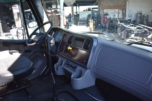 Freigthliner M2 2005