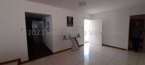 Casa En Venta, Ubicada En La Urbanizacion El Cafetal Mls #24-5998