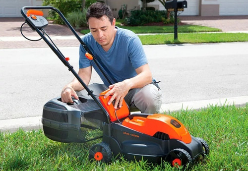 Cortadora de pasto eléctrica Black+Decker GR1000 con bolsa recolectora de 1200W y 220V color naranja/negro