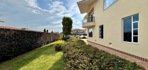 Moderna Casa Con Terraza En El Exclusivo Conjunto Guarigua, Cajicá (18539).