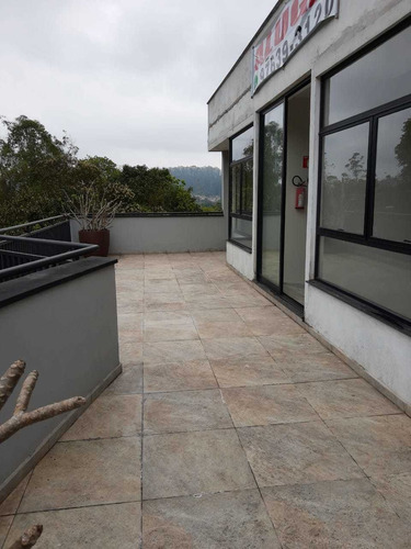 Prédio Comercial Com Arquitetura Moderna