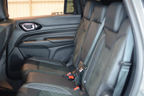 Jeep Commander 2.0 HURRICANE 4 TURBO GASOLINA BLACKHAWK AT9