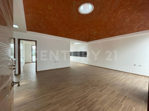 Casa En Venta En Banthí, San Juan Del Río, Querétaro.