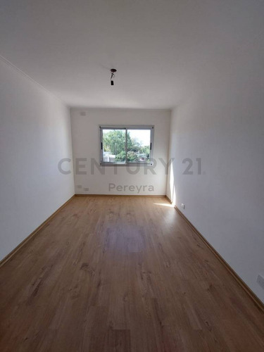 Imagen 16 de 18 de 133 Entre 70 Y 71 . Duplex En Venta, Los Hornos.-