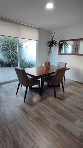 Reestrena Casa Súper Amplia Y Con Excelente Distribución