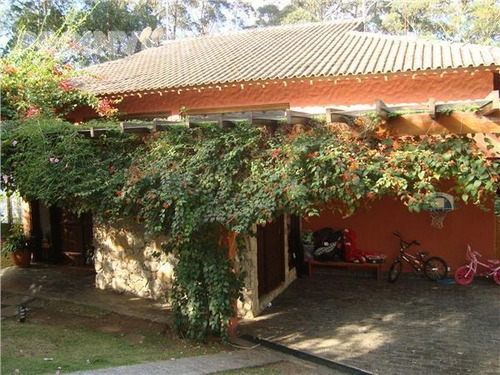 Casa Muito Agradável Na Granja Viana. Venha Conhecer! Ligue Agora, (11)4617-8699. - Ca18458