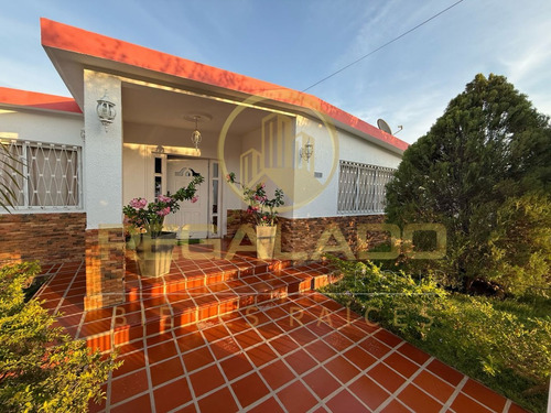 Escv-1641 Zona Oeste Casa Quinta Avenida La Limpia Sector Corazón De Jesus