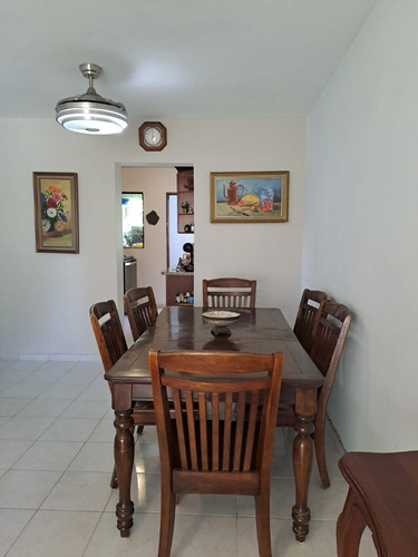 For Sale Apartamento En El Vergel 4to Piso De 3 Habitaciones Todo En Caoba