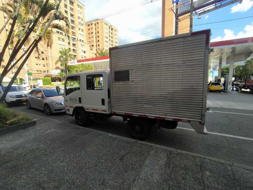 Chevrolet Nhr Doble Cabina