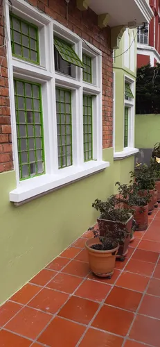 Casa De 3 Pisos Estilo Ingles