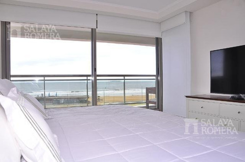 Apartamento De 4 Dormitorios Ubicado En Primera Linea De Playa Brava, Punta Del Este