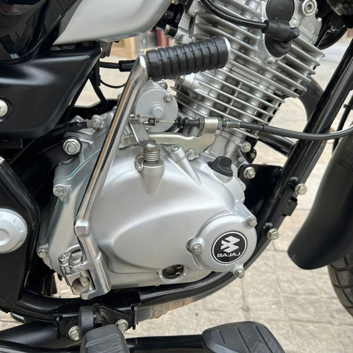Bajaj V15