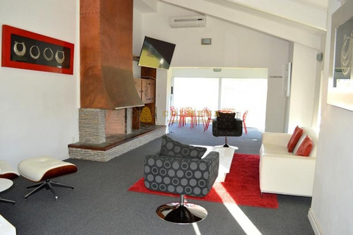 Apartamento De 2 Dormitorios 1 Baño Completo, Cocina Integrada, Toilette, Living-comedor, Amplio Balcón Con Parrillero Propio Y Garaje Cubierto.- Ref: 2021