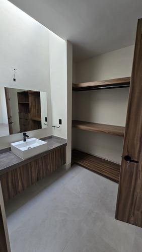 Casa De 3 Recamaras Y 3 Baños Con Cochera Techada Y Amenidad