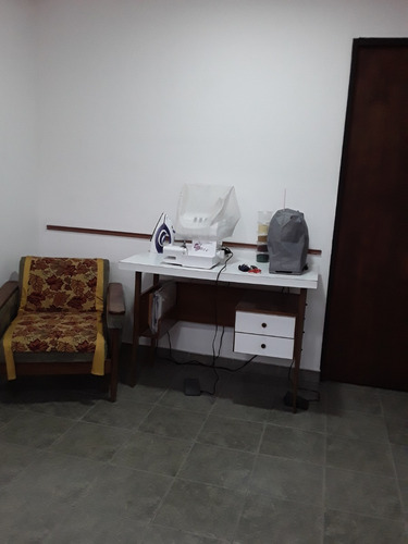 Imagen 4 de 15 de Oficina En Calle Caseros . Departamento De 1 Dormitorio