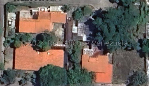 Terreno En Venta Urb. Santa Eduvigis Caracas. 24-17513 Yf