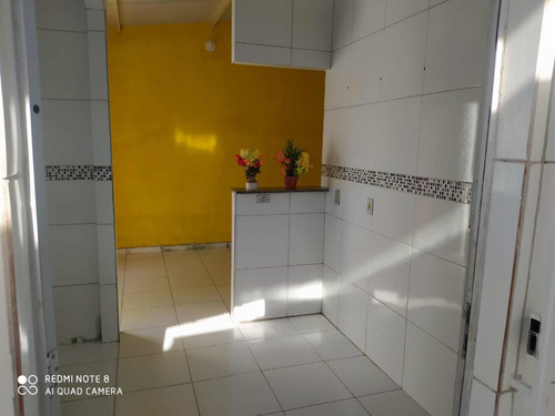 Casa Grande Com 2 Salas E 2 Quartos.