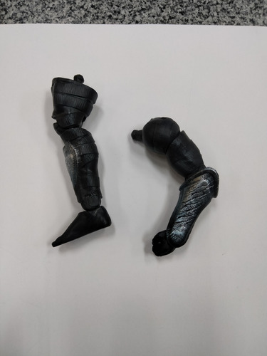 Dc Multiverse Ares Cnc, Pierna Derecha Y Brazo Izquierdo (2) (Usado)