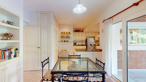 Casa De 6 Ambientes En Venta En Pinamar - Centro/iglesia A 300m Del Mar