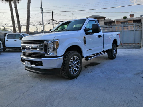 Ford F-250 Cabina Sencilla 4x4 