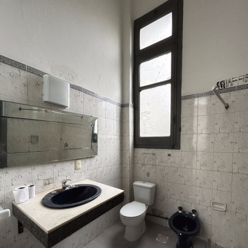 Alquiler De Amplia Casa Con 3 Dormitorios Y 2 Baños En Cordon Ideal Empresa