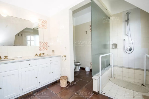 Excelente Casa De Cinco Dormitorios En Venta - Golf Punta Del Este