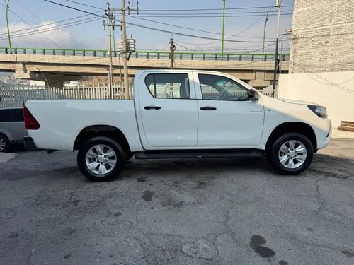 Toyota Hilux 2.7 Cabina Doble Base Mt