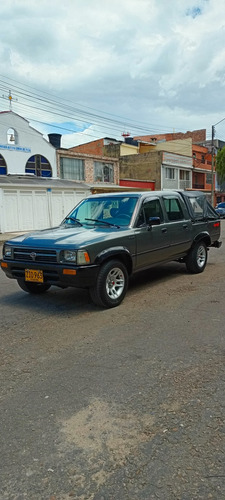 Toyota Hilux 2.4l 117 hp 4x2