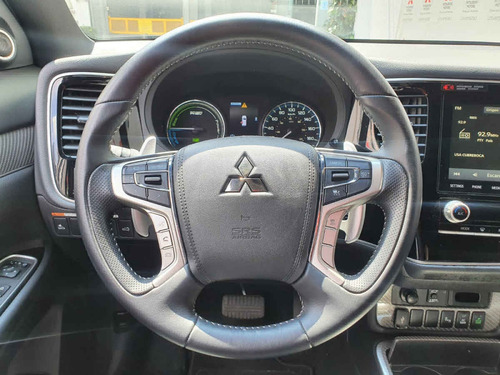 Imagen 13 de 15 de Mitsubishi Outlander 2020 5p Limited Hbrido L4/2.0 Aut