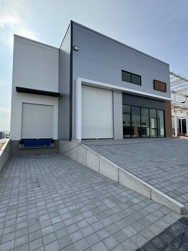 Bodega Junto Piq Con Andén Autonivelable Y Rampa