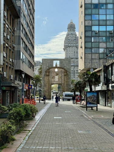 Gran Oficina Cerca De Plaza Independencia