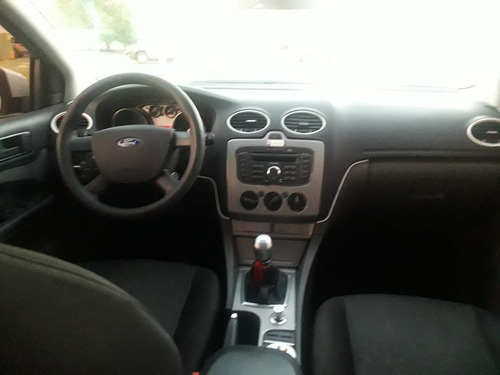 Ford Focus 1.6 Trend 5 Ptas / Nafta / 2013