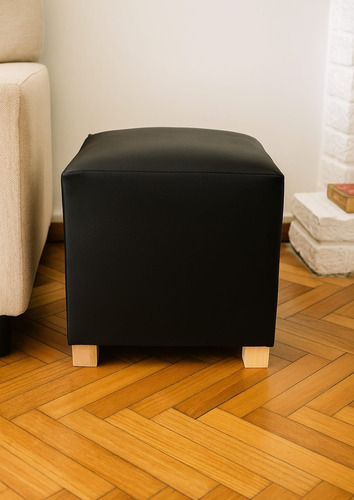 Puff Cubo Reforzado 40x40 Ecocuero Con Patas De Madera Negro