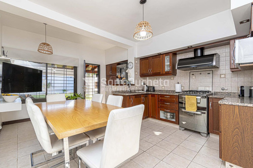 Venta Casa 5 Ambientes Con Jardín, Piscina Y Cochera En Haedo.