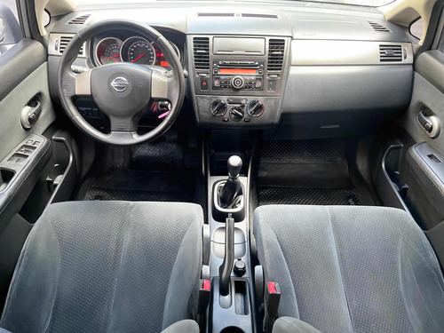 Nissan Tiida 1.8 Visia