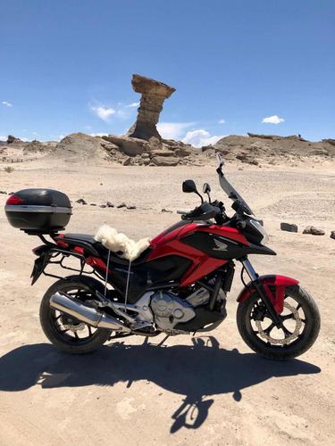 Imagen 9 de 23 de Honda Nc700 Equipada Con Baul Trasero Givi Y Laterales Givi