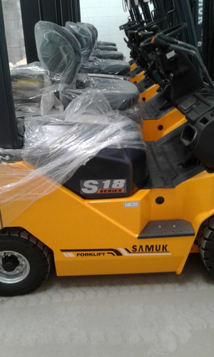 Imagen 2 de 15 de Autoelevador Samuk 1.8 Toneladas Torre Triple 4.80 Mts.