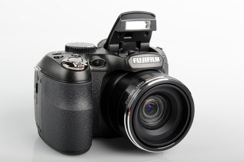 Câmera Fujifilm Finepix S2950