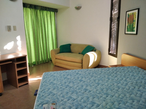 Mh Casa En Venta Ubicada Guaparo Piscina Calle Cerrada Con Vigilancia 670mts2