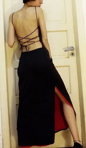 Vestidos con tajos en la pierna hot sale