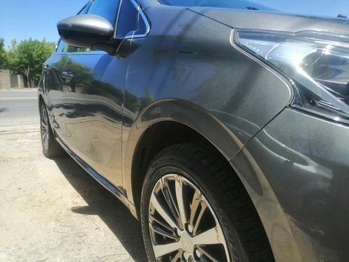 Peugeot 208 Feline