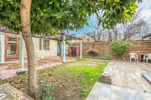 Casa En Venta De 3 Dorm. En Las Condes