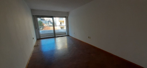 Apartamento Sobre Avenida, Ambientes Amplios