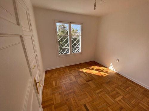 Excelente Casa Remodelada En Muy Buen Sector De Las Condes