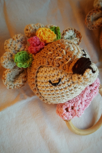 Imagen 4 de 6 de Ciervo Matilda Sonajero Mordillo Tejido A Mano Crochet