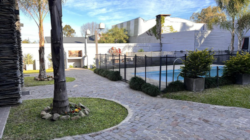 Complejo En Pueblo Liebig Con Piscina