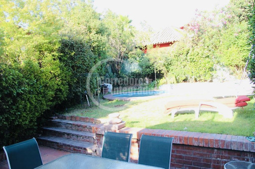 Casa En Venta De 5 Dorm. En Las Condes