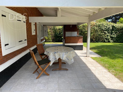 Imagen 13 de 21 de Hermosa Casa 4 Ambientes Distribuida En Dos Plantas A Dos Cuadras Del Mar | Valeria Del Mar