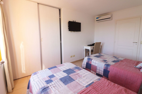 Casa 5 Ambientes Muy Luminosa Con Pileta