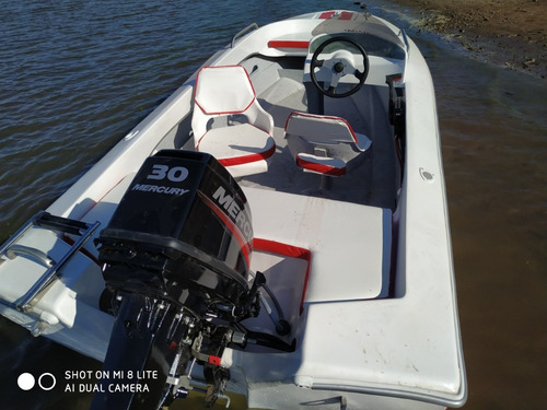Lancha Modelo Furtiva 390
